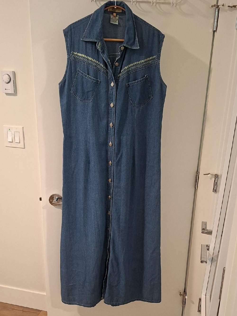 Vintage/90's Denim Embroidered Button-through Sleeveless Maxi Dress (Size L)
